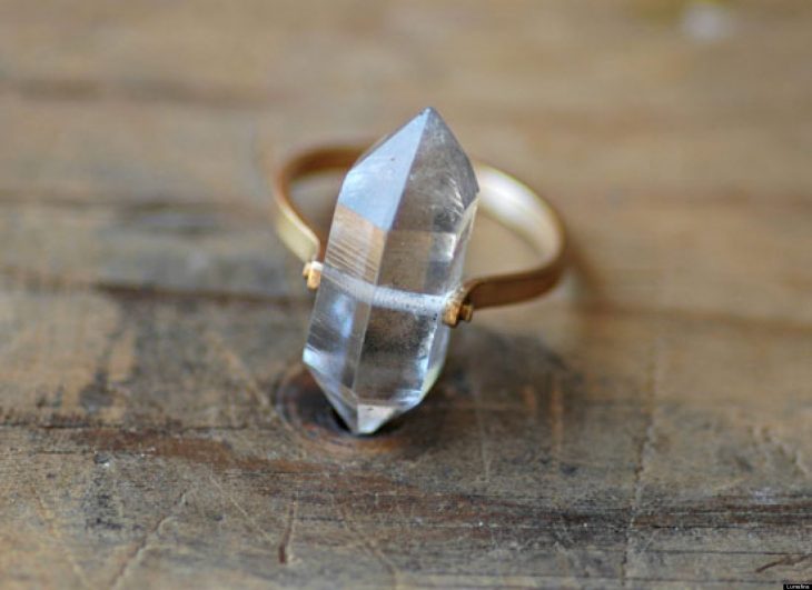 anillo piedra en bruto