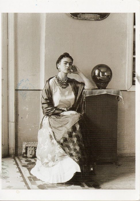 Frida Kahlo en el taller de Manuel Álvarez Bravo en 1932