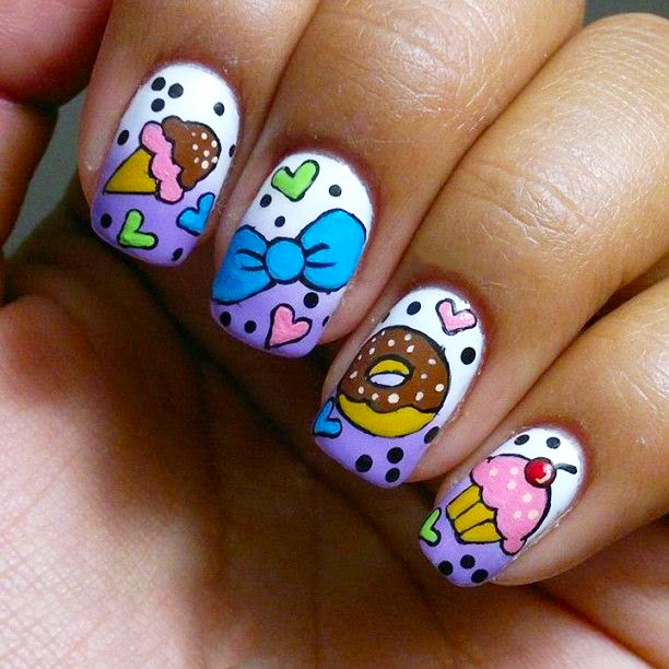 Uñas inspiradas en postres donas y panecillos