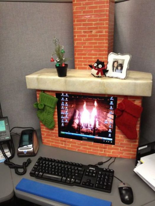 Computadora decorada como una chimenea 