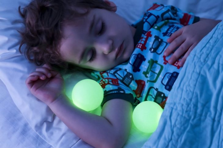 esferas de luz nocturna para niños