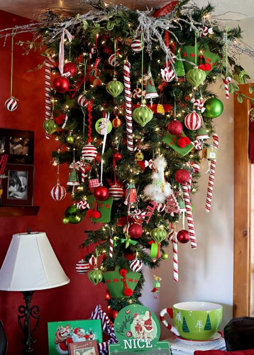 árbol de navidad colocado al revés