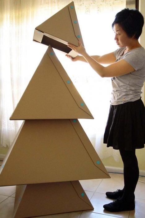 árbol de navidad con triángulos de cartón