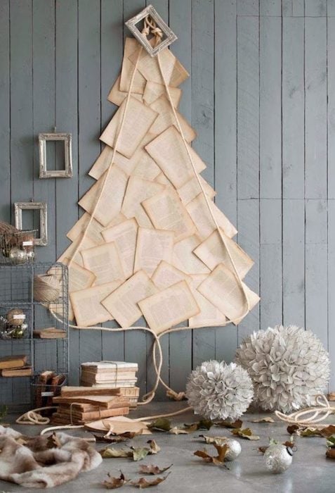 árbol de navidad con hojas de papel
