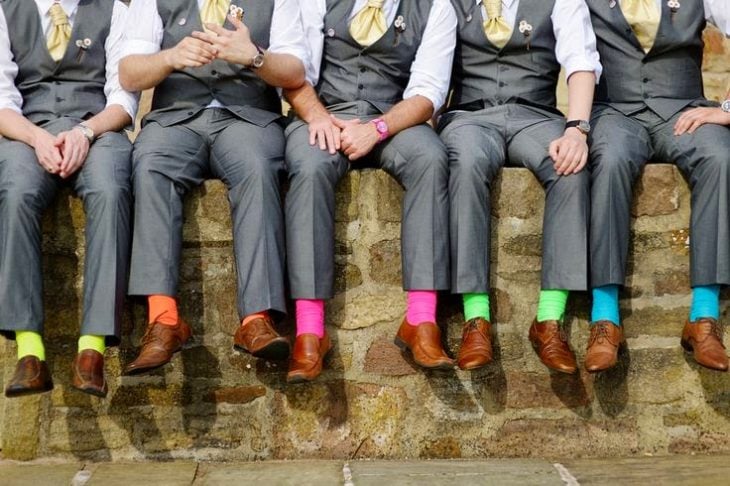 calcetines de colores padrinos de novio