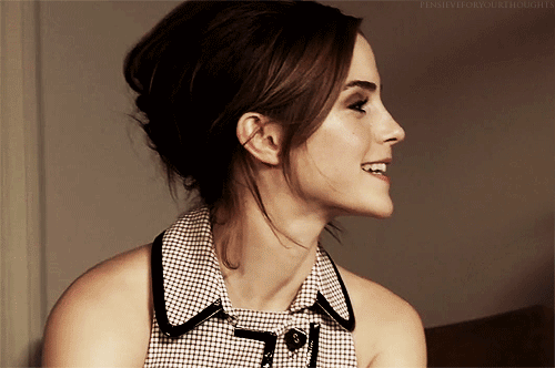 GIF Emma Watson riendo 