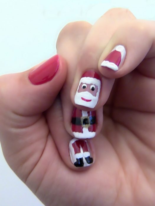 Diseño de uñas navideñas formando un santa claus 