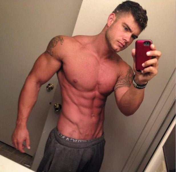 Los 20 Hombres en pants de color gris más sexys y guapos