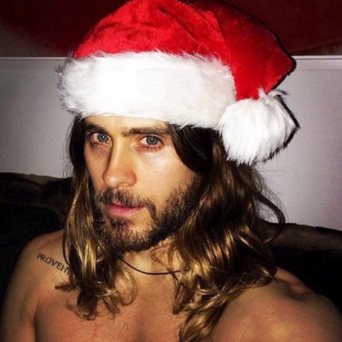 Jared Leto con gorro de santa claus 