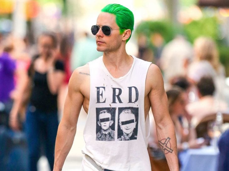 Jared Leto con el cabello verde 