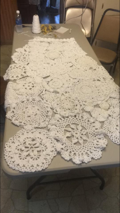 Tejidos unidos para crear un vestido de novia 