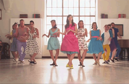 GIF Chicas bailando en flats