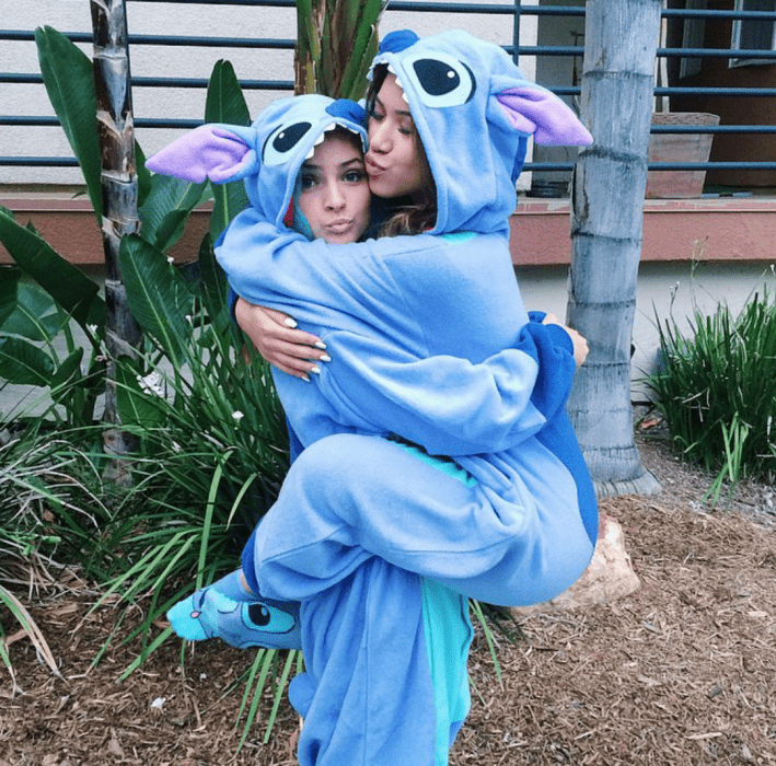 Hermanas disfrazadas de Stich 