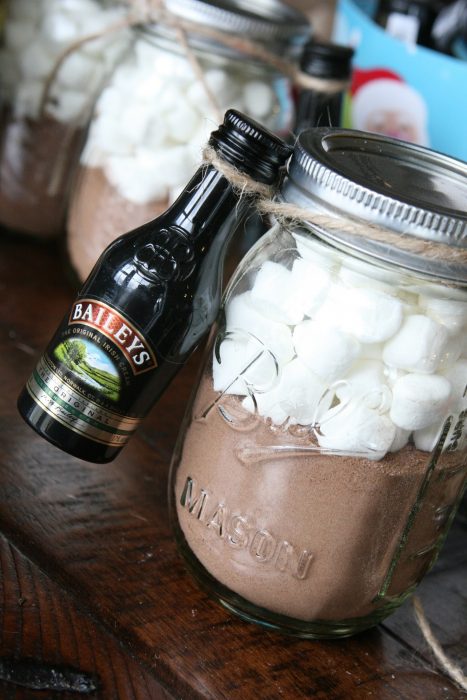 Vaso mason jar con chocolate y bombones 