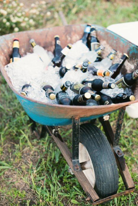 Carretilla con cervezas y hielo 