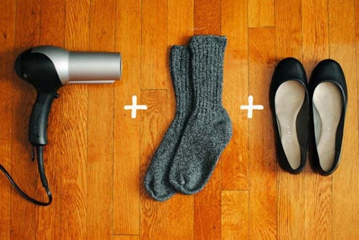 Suma de calcetines y secadora de cabello para ablandar los zapatos 