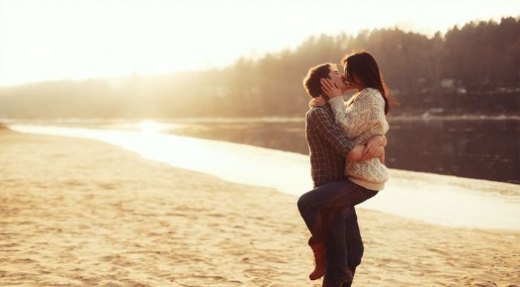 pareja en al playa