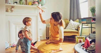 Conoce la sencilla técnica para enseñarle a tus hijos a NO interrumpir cuando estás ocupada