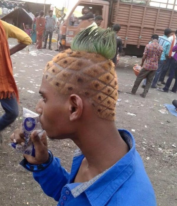 hombre con corte de cabello de piña