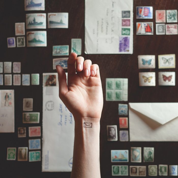 tatuajes miniatura sobre de carta 