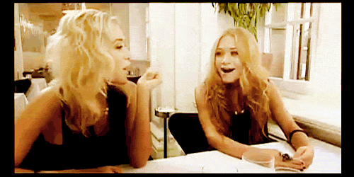 GIF hermanas olsen riendo juntas