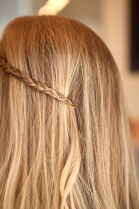 trenza asegurada con pasador