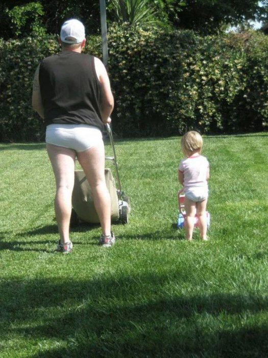 padre e hija en calzones