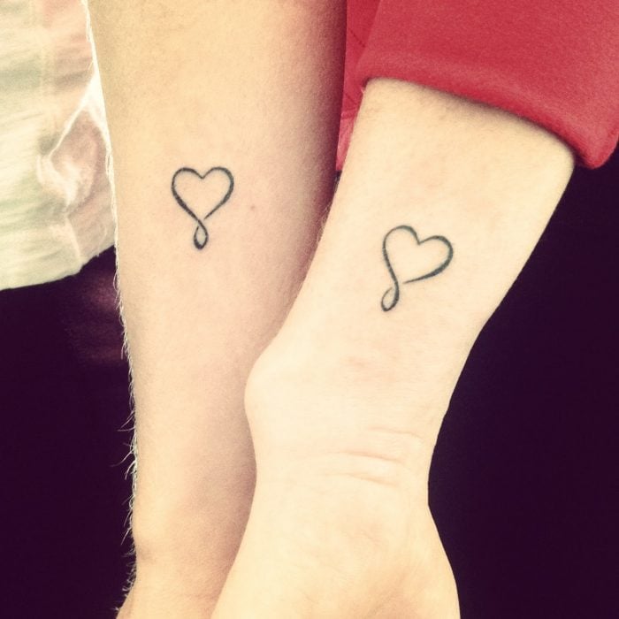 tatuajes corazón con infinito