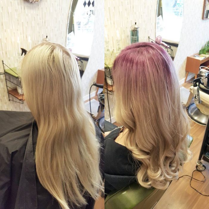 Chica antes y después de una transformación en su cabello de la raíz rubia a la raiz rosa