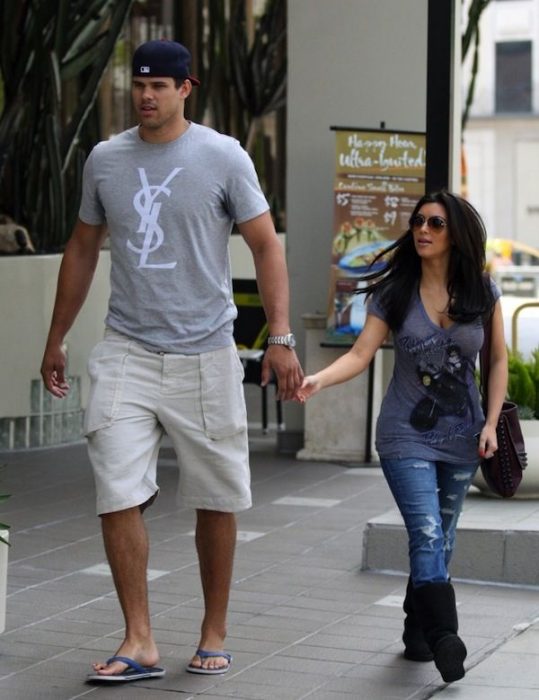 Kris Humphries y Kim Kardashian tomados de las manos