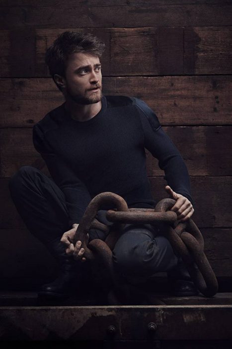 Daniel Radcliffe con una cadena 