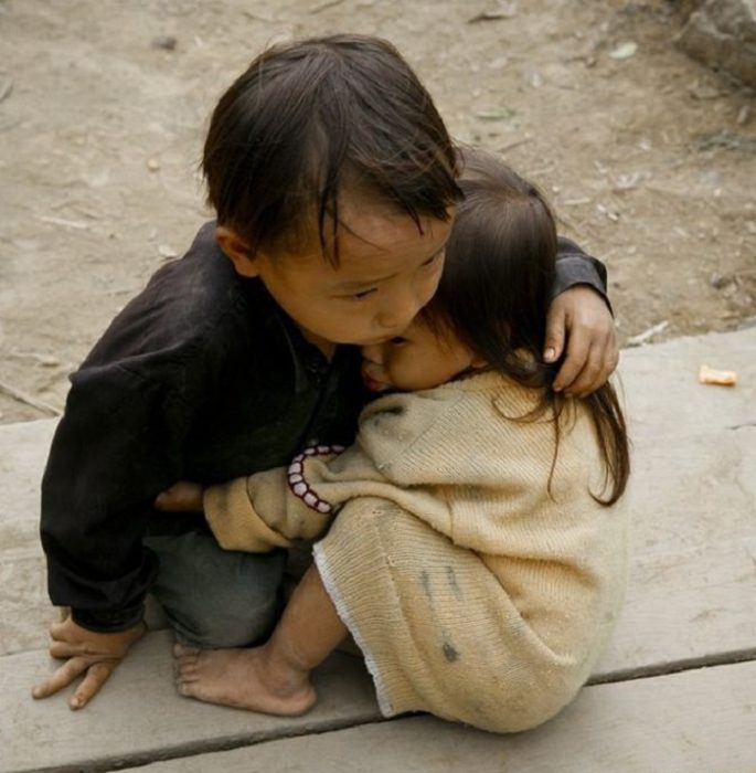 hermanos refugiados Nepal