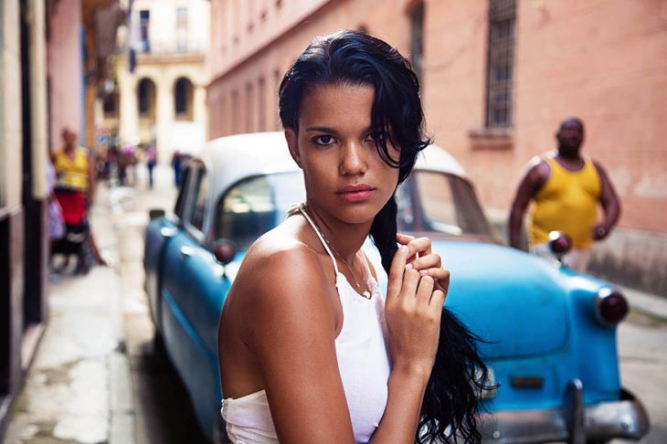 mujer de Cuba fotografiada por Mihaela Noroc