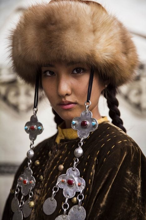 mujer de Kirguistán fotografiada por Mihaela Noroc
