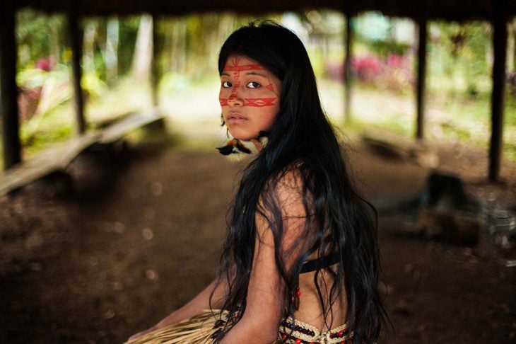 mujer del Amazonas fotografiada por Mihaela Noroc
