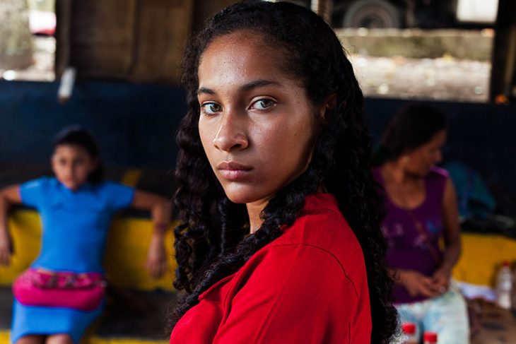 mujer de Colombia fotografiada por Mihaela Noroc