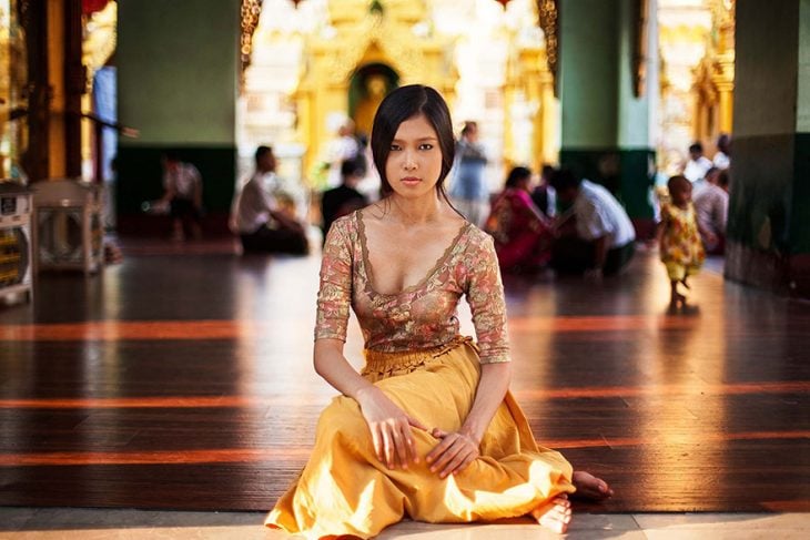 mujer de Myanmar fotografiada por Mihaela Noroc
