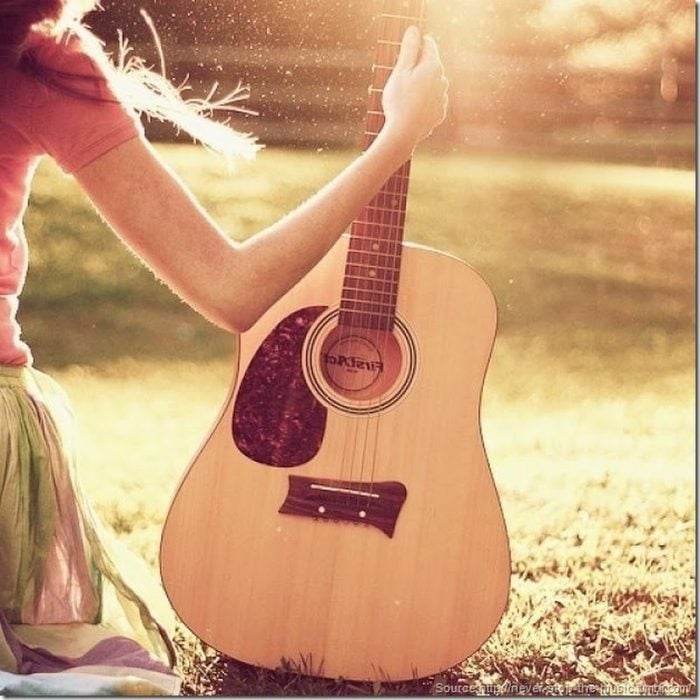 chica con guitarra