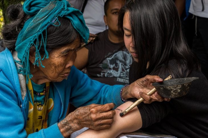 última mujer tatuadora filipina