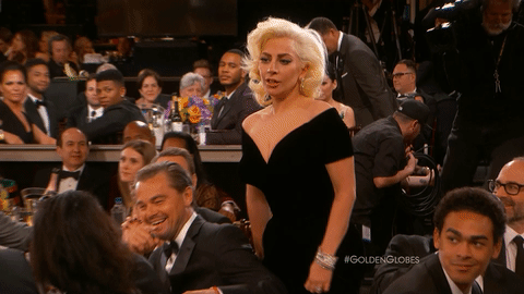 Reacción de Leonardo Dicaprio al chocar con Lady Gaga