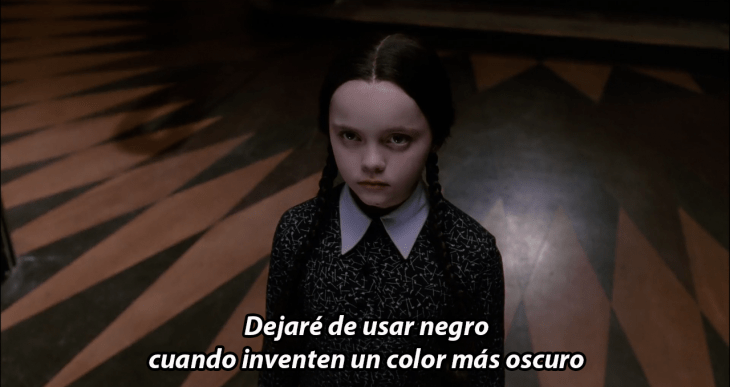 Merlina Addams color negro 