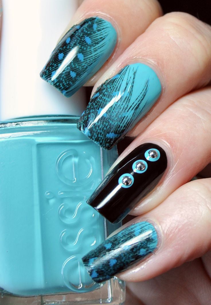 Diseños para decorar tus uñas con tonalidades de color azul