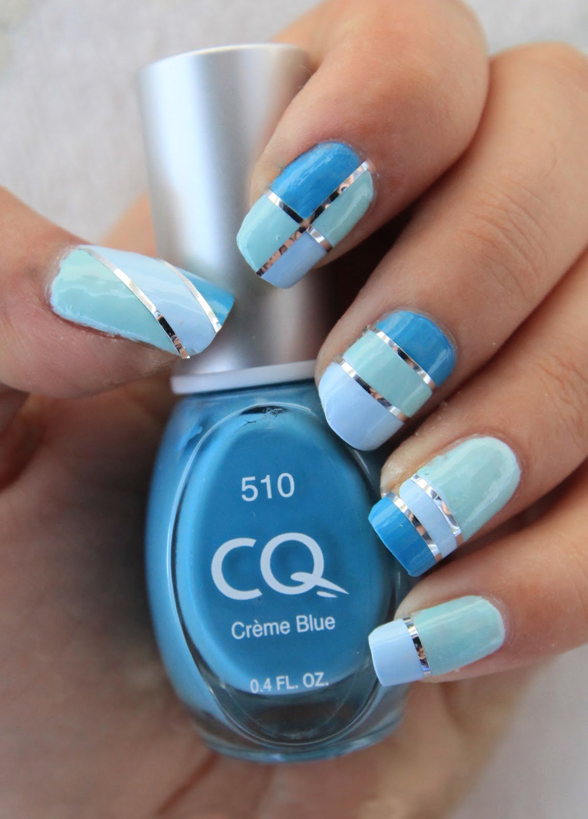 Diseños para decorar tus uñas con tonalidades de color azul