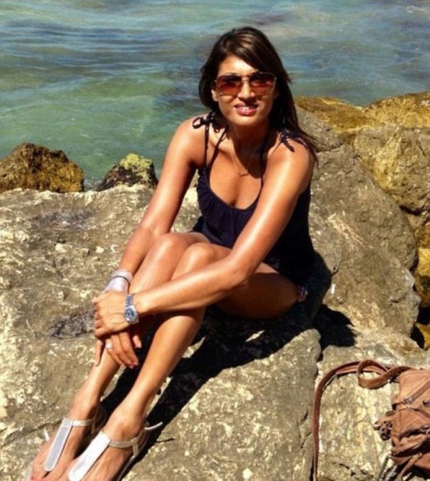 pamela jacobs 52 años se ve de 30 playa rocas