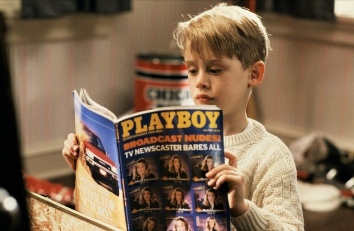 niño mriando revista para adultos playboy