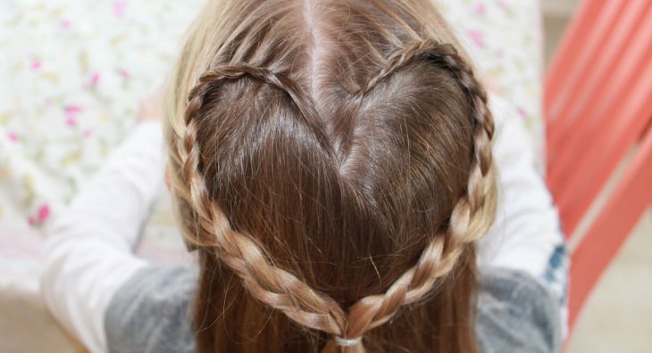 peinados para niñas trenzas en forma de corazon 