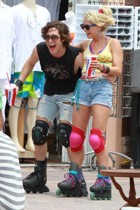 pareja patinando