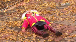 gif niña haciendo berrinche