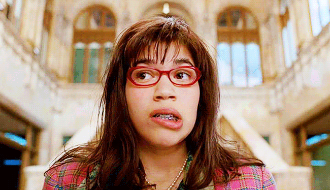chica con brackets muecas