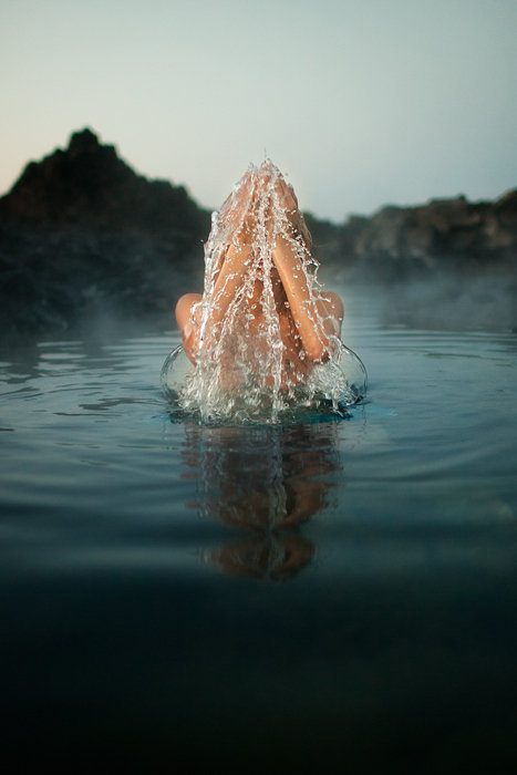 mujer en el mar